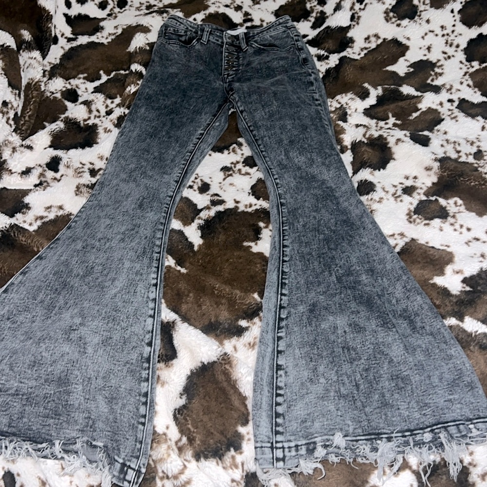 Stretchy do recommend getting if you wear a 3 or 2